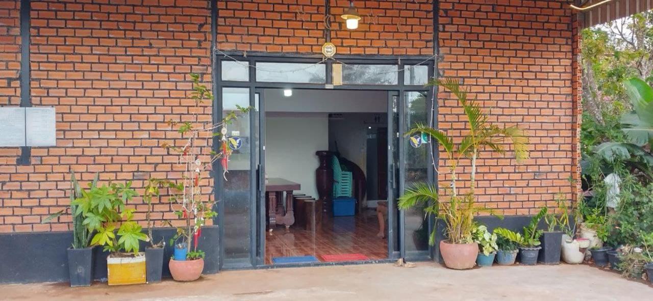 Manel Guesthouse And Restaurant Sen Monourom Luaran gambar
